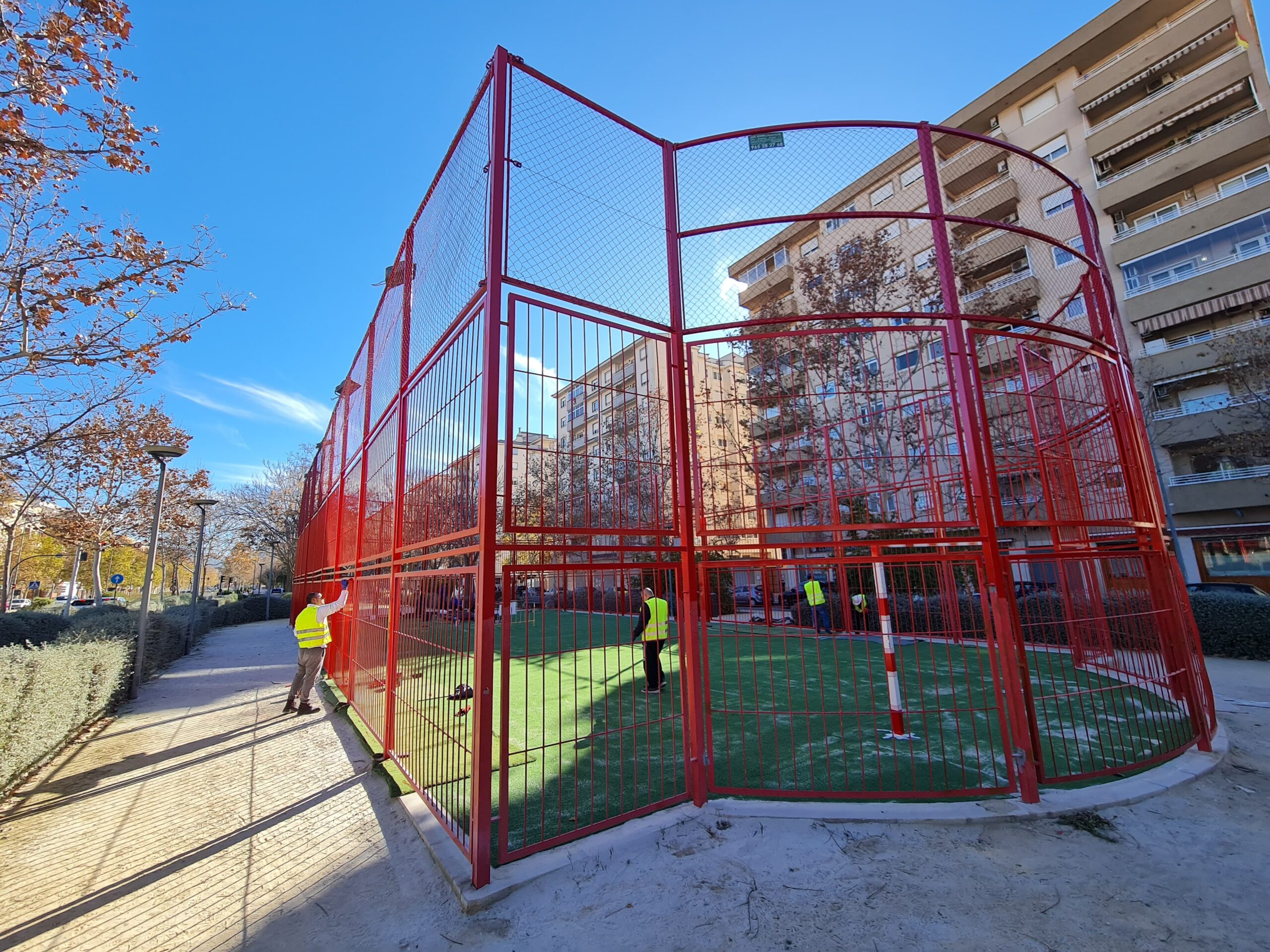 El Ayuntamiento De Elda Renueva La Pista Deportiva De La Avenida De