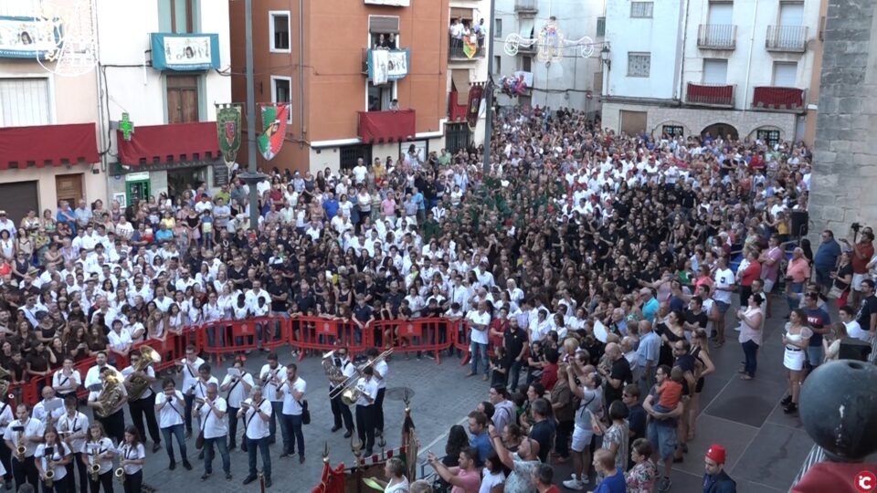 Desfilada de les bandes de música i Interpretació de l´Himne de Festes