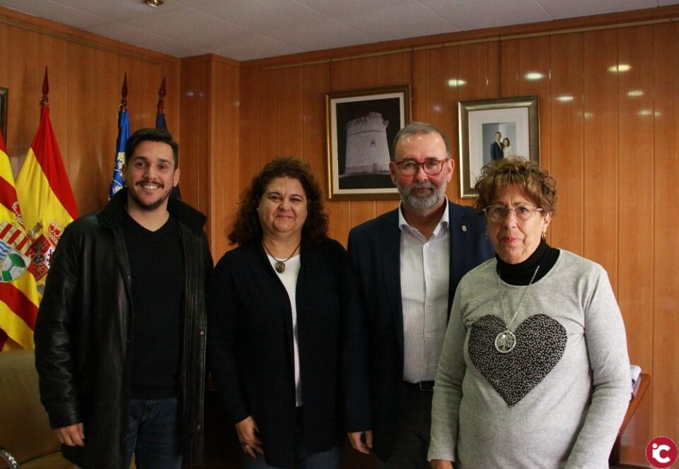 La Asociación AFADACE recibe el donativo de la Cabalgata de Reyes