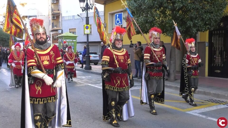 La Comparsa de Alagoneses celebró un gran desfile con motivo de su 50 aniversario