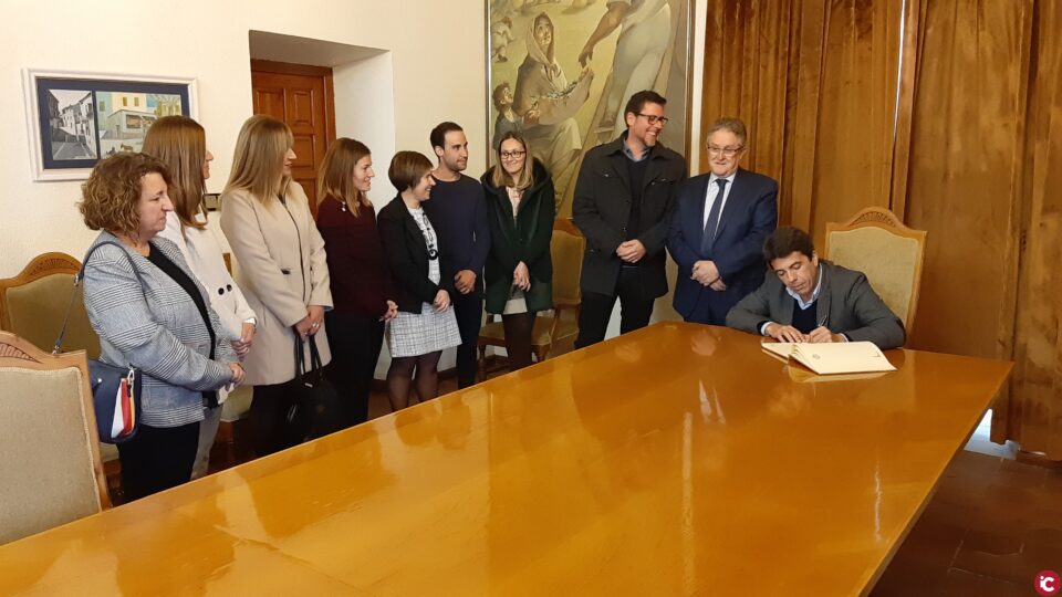 Mazón i Bernabeu consideren fonamental lobra dun nou edifici multiusos a Castalla