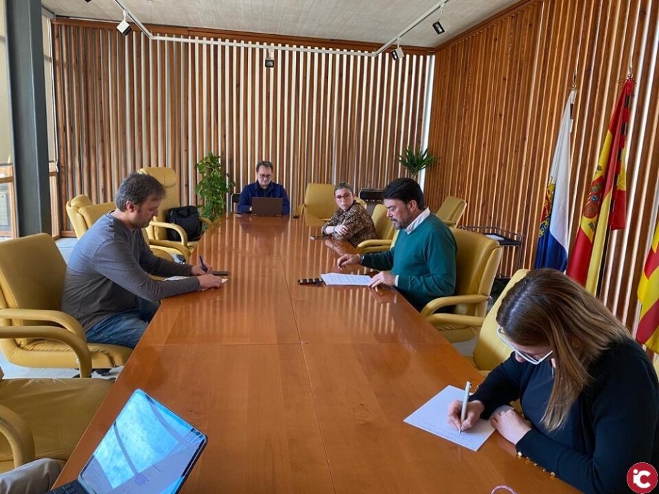 El alcalde firma un decreto para garantizar los servicios públicos que establece servicios mínimos en el Ayuntamiento