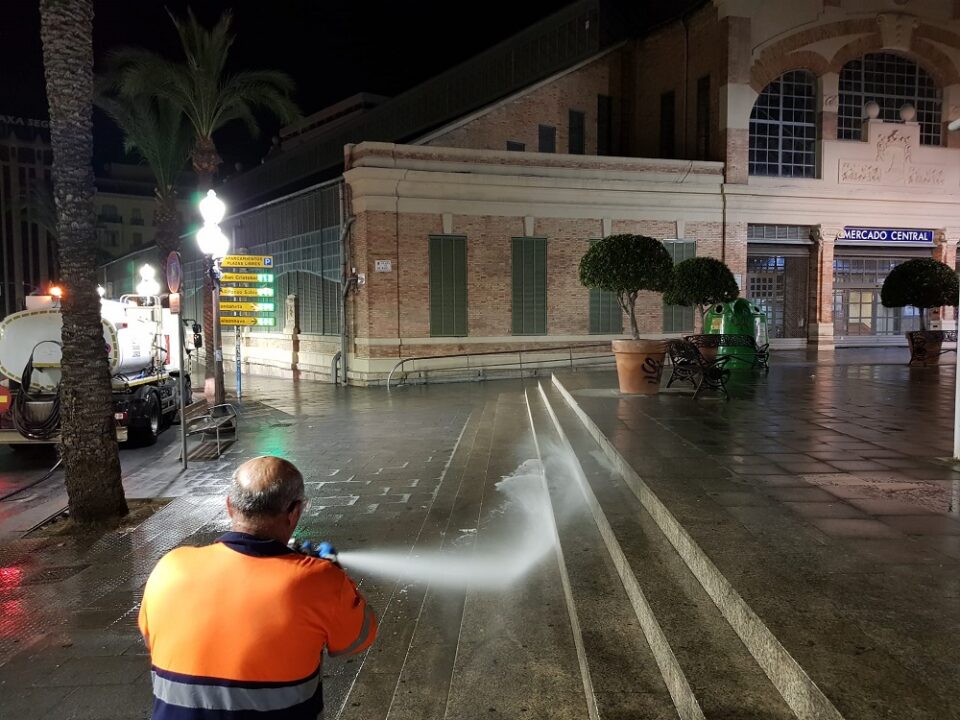 El alcalde ordena a la UTE Alicante la puesta en marcha de un Plan Especial de Desinfección en las calles de Alicante mientras dure la alerta sanitaria del 'coronavirus'