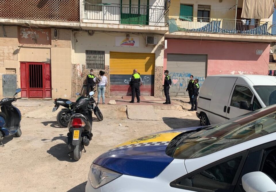 La Policía Local cierra cafeterías