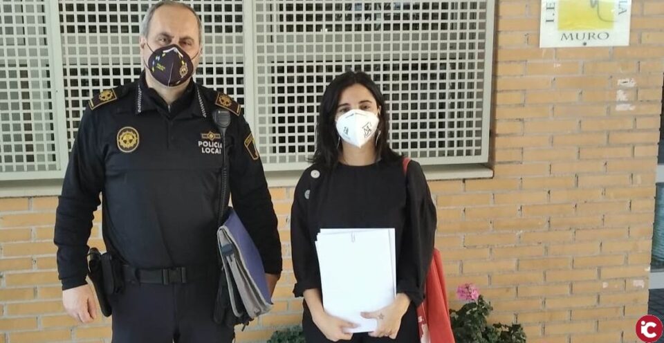 Des del Departament de Serveis Socials amb la collaboració de la Policia Local de Muro s'ha desenvolupat un programa de prevenció i conscienciació enfront de la Covid-19