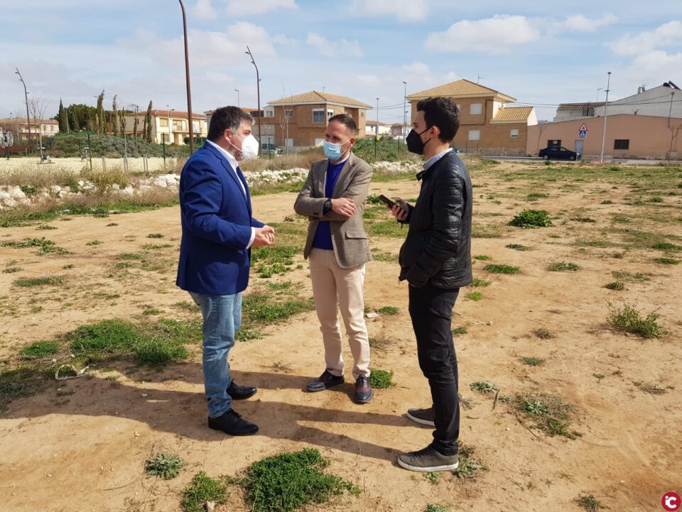 El Ayuntamiento de Pinoso y el Consorcio de residuos CREA firman el convenio de cesión de parcela para el nuevo ecoparque fijo