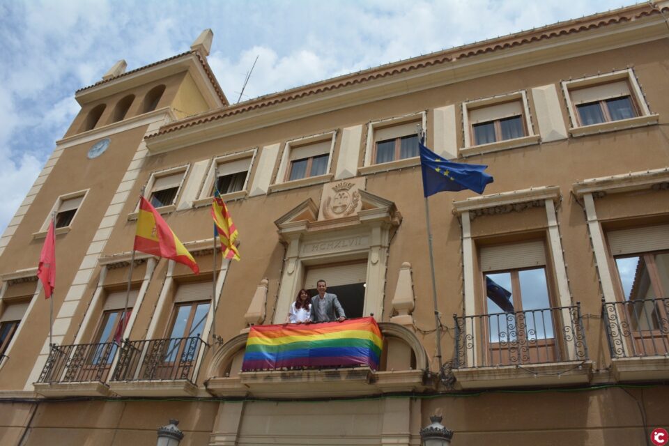 El Ayuntamiento pone la bandera arcoiris en el Día del Orgullo LGTBI como muestra de reconocimiento a este colectivo