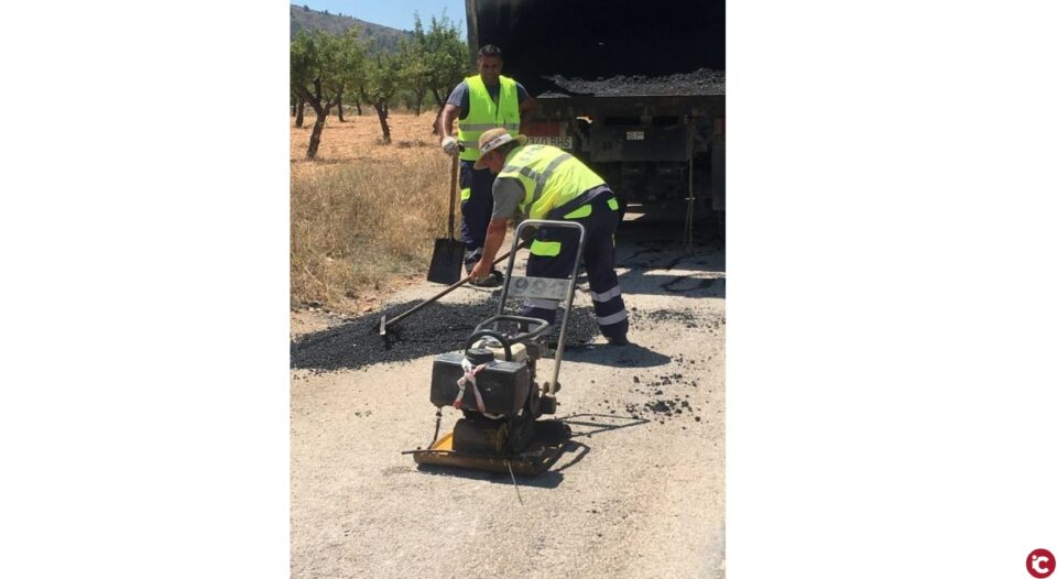 Se realizan obras de acondicionamiento en el camino de acceso a Pomares-Joveres desde la Carretera de Novelda