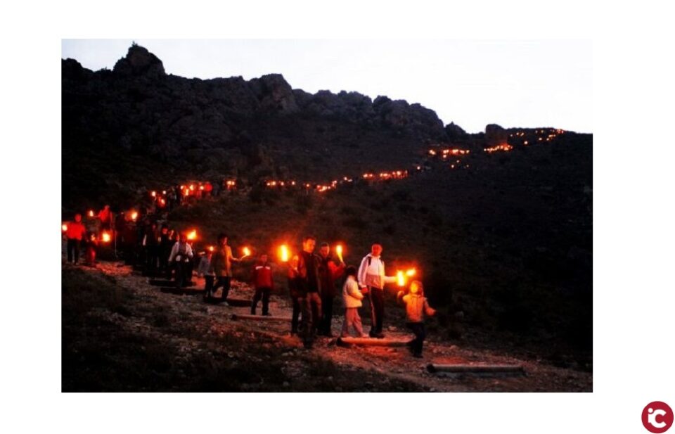 El Ayuntamiento de Elda refuerza la tradicional Bajada de las Antorchas de Bolón