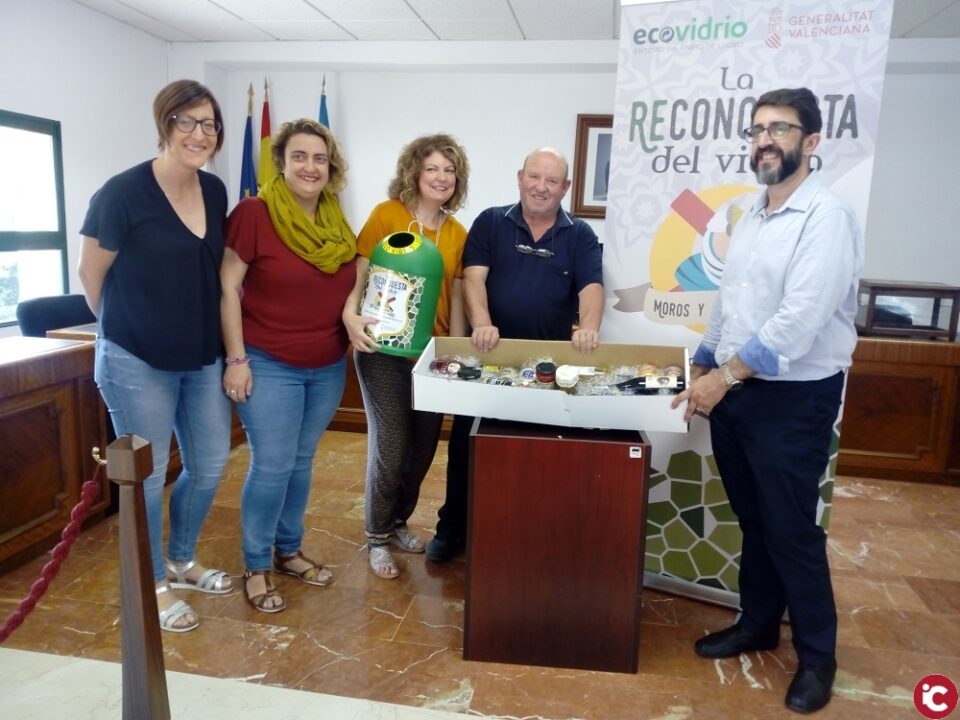 Les filaes de Moros y Cristianos de Muro de Alcoy reciclan cerca de 54.500 envases de vidrio durante las fiestas