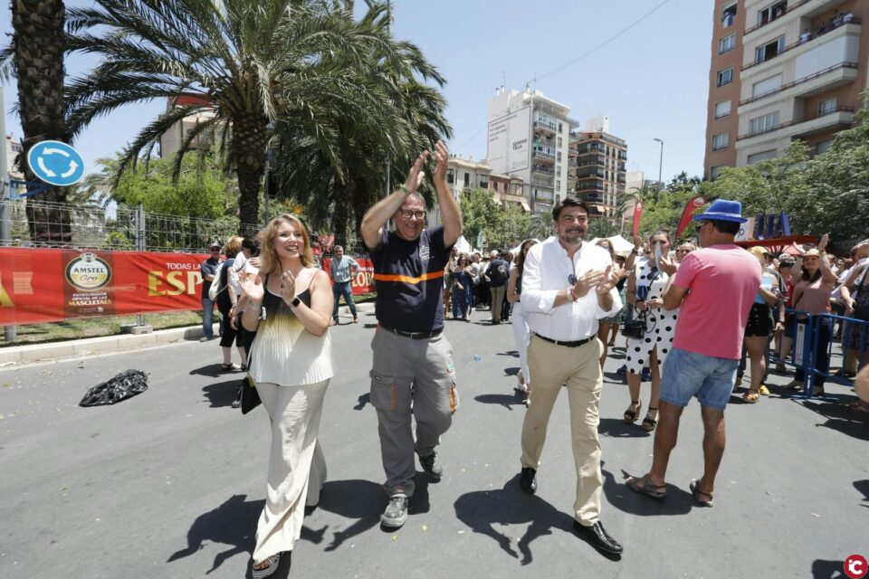 Pirotecnia Hermanos Ferrández gana el concurso de mascletàs de las Hogueras y Gironina el de castillos de fuegos artificiales