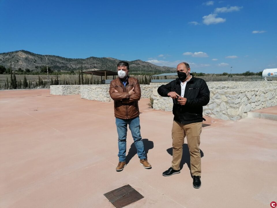 El Ayuntamiento de Salinas y el Consorcio de residuos CREA firman el convenio de cesión de ecoparque para integrarlo en la red consorciada