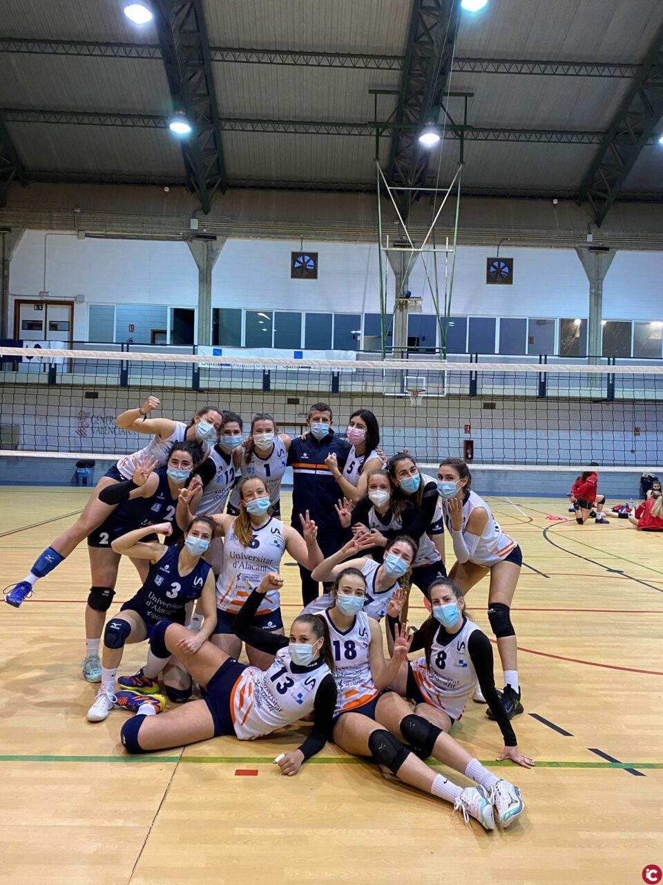 El equipo de voleibol de la Universidad de Alicante completa la mejor temporada de su historia