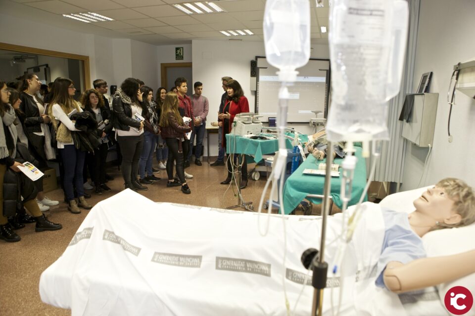 Los estudios de Enfermería en la Universidad de Alicante lideran el ránking España