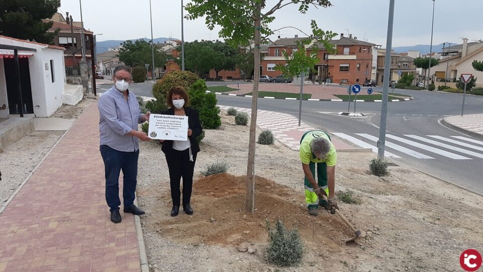 Castalla fomenta la conscienciació ciutadana amb una campanya de sensibilització i neteja ambiental