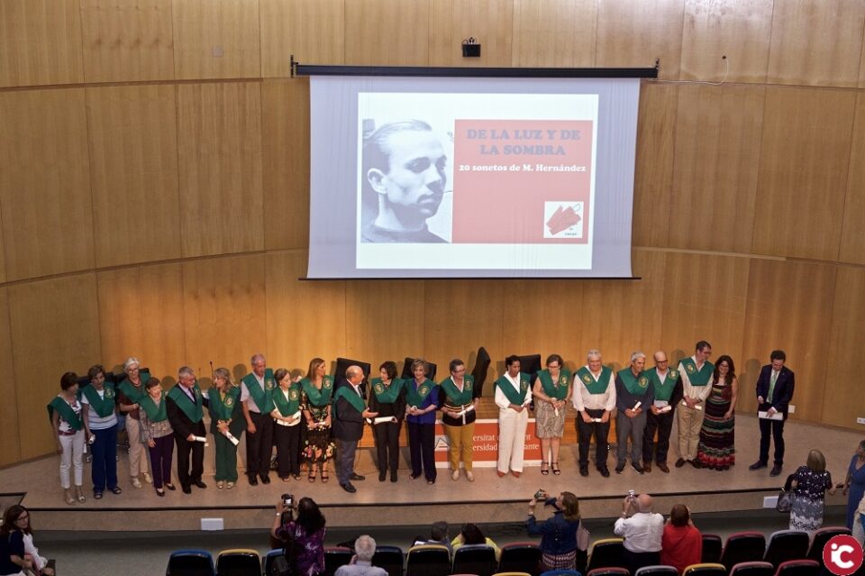 La Universitat Permanent de la UA clausura el curs i gradua dues promocions d'alumnes