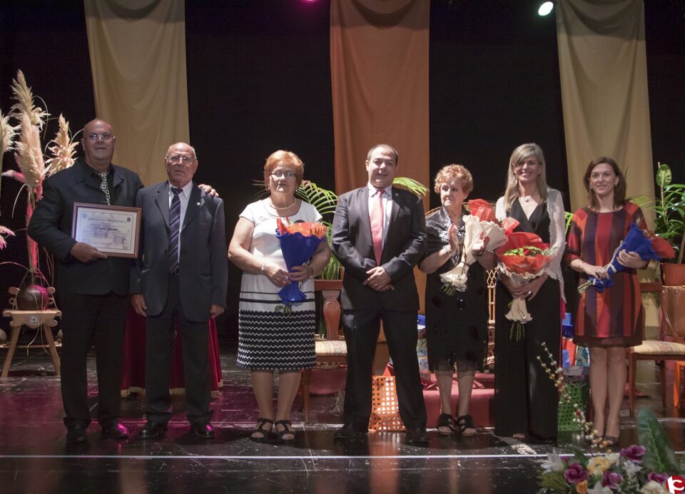 La consellera de Bienestar Social asiste a la coronación de reina y damas de la Tercera Edad