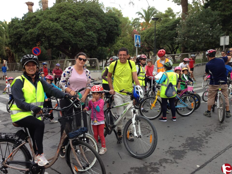 Éxito de participación en la marcha en bici por las fallas