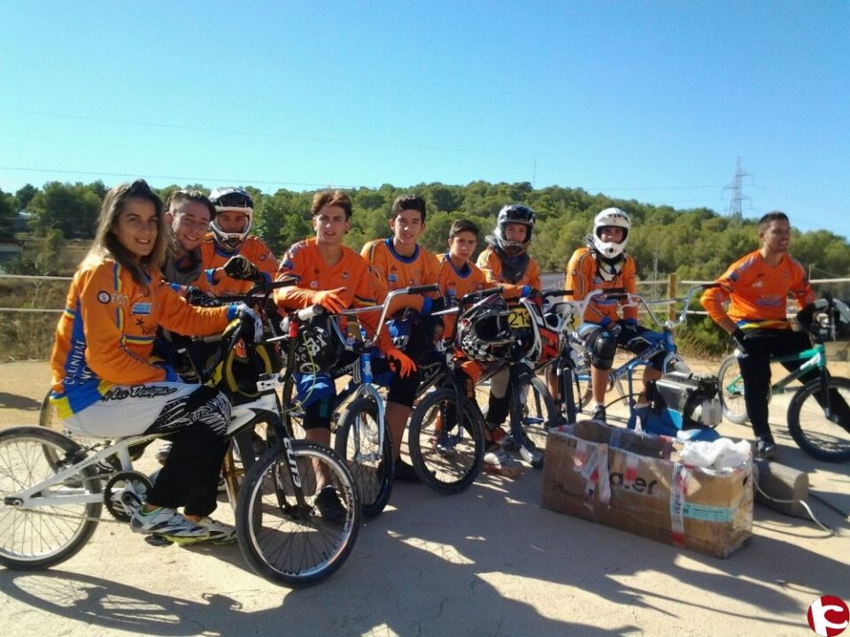 Los subcampeones nacionales de BMX visitan "A golpe de pedal"