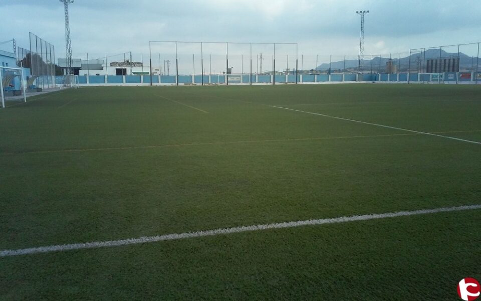 Tratamiento del césped del Campo de Fútbol Victorino Crespo