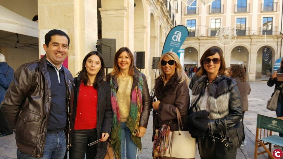 Alcoi commemora el dia del Voluntariat a la plaça de Dins.