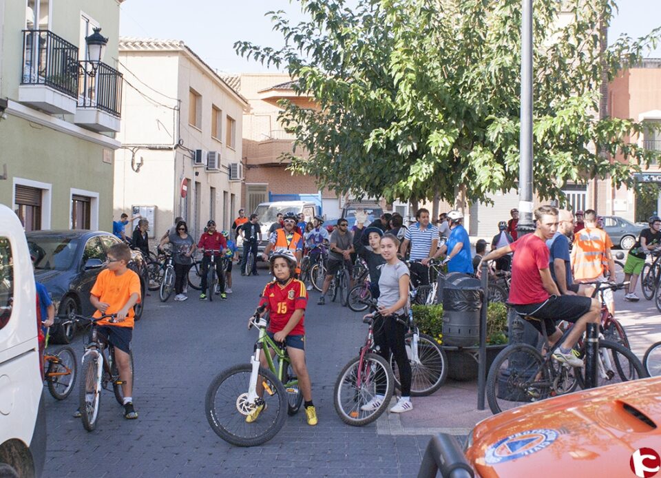 Cerca de doscientas personas de toda la comarca participan en el Día de la Bicicleta celebrada en Salinas