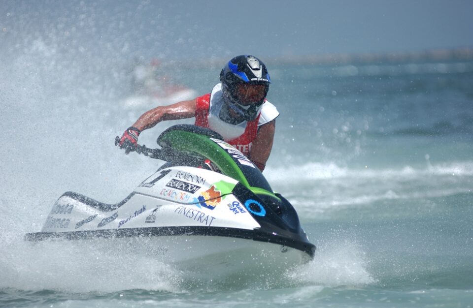 EL PILOTO DE BENIDORM DAVID SELLES CAMPEÓN DEL CAMPEONATO DE CATALUÑA DE MOTOS DE AGUA