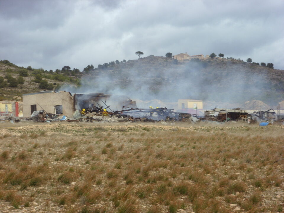 Explota una pirotécnica en Campo de Mirra y causa tres heridos