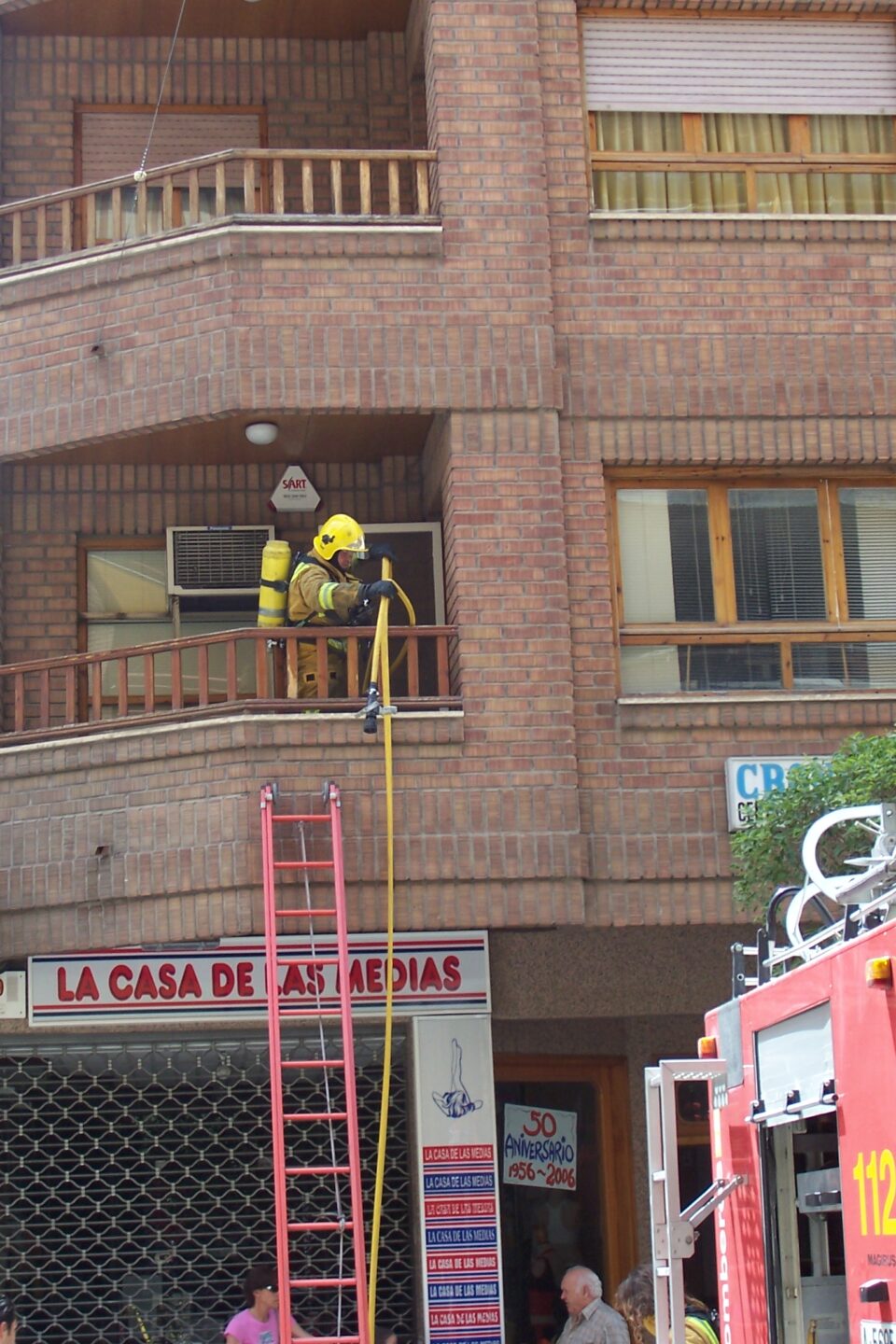 Bomberos y Cuerpos de Seguridad intervienen en un incendio sin consecuencias en las oficinas del Fórum Filatélico