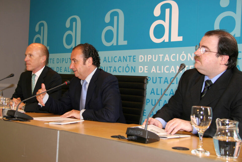 LA DIPUTACIÓN COLABORA CON LA FUNDACIÓN JORGE ALIÓ EN LA EDICIÓN DE LOS DOS PRIMEROS VOLÚMENES DE LA COLECCIÓN EL OFTALMÓLOGO RESPONDE