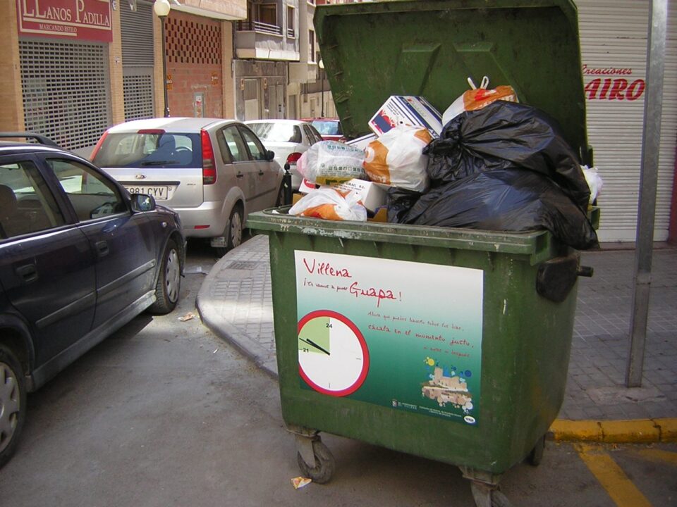 Algunos vecinos omiten la campaña Villena