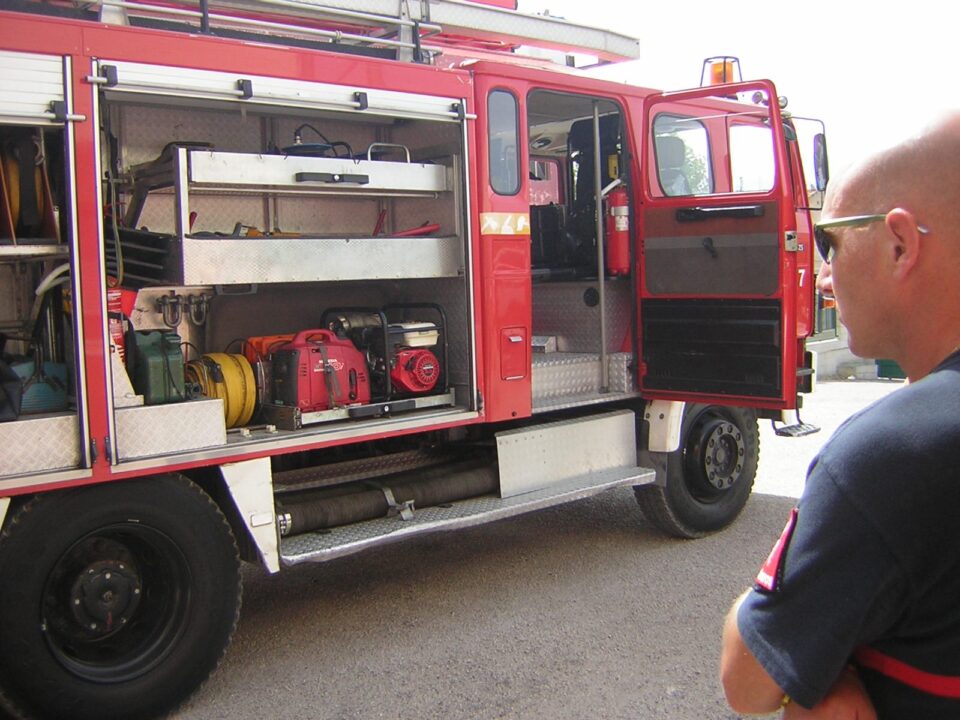 Un obrero resulta herido al caer de un primer piso de una obra