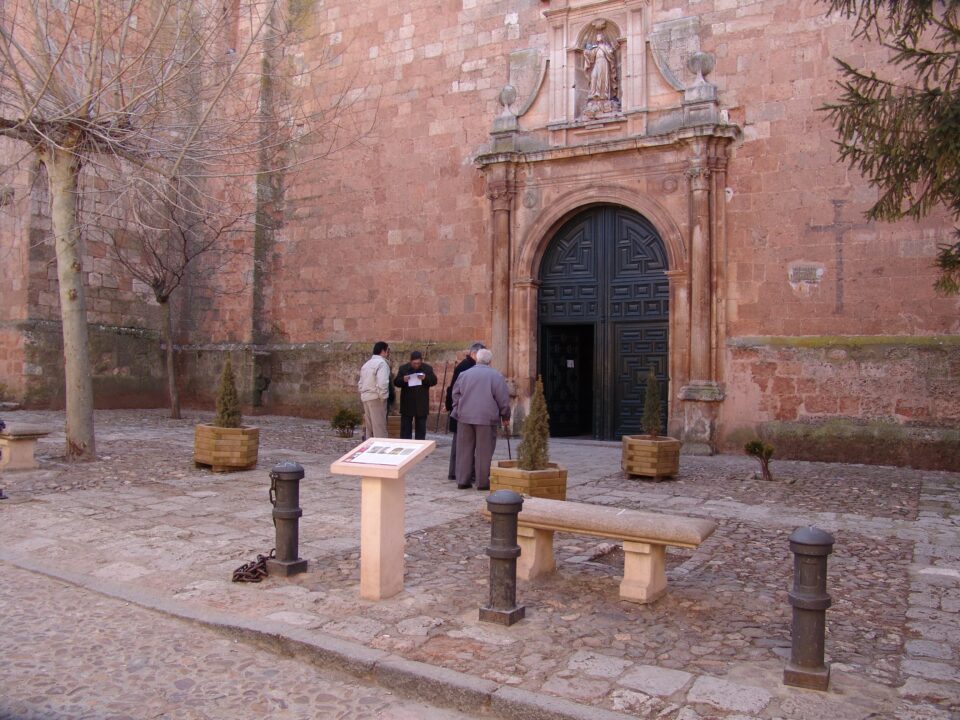 LA DIPUTACIÓN EXPONE EN LA LONJA DEL PESCADO LA OBRA DE TREINTA DE LOS MEJORES PINTORES ALICANTINOS