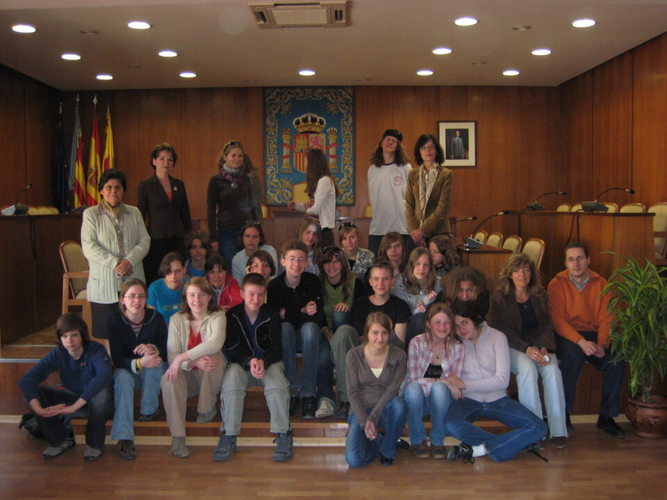 ALUMNOS POLACOS DE INTERCAMBIO CON EL COLEGIO SALESIANOS VISITAN EL AYUNTAMIENTO DE IBI